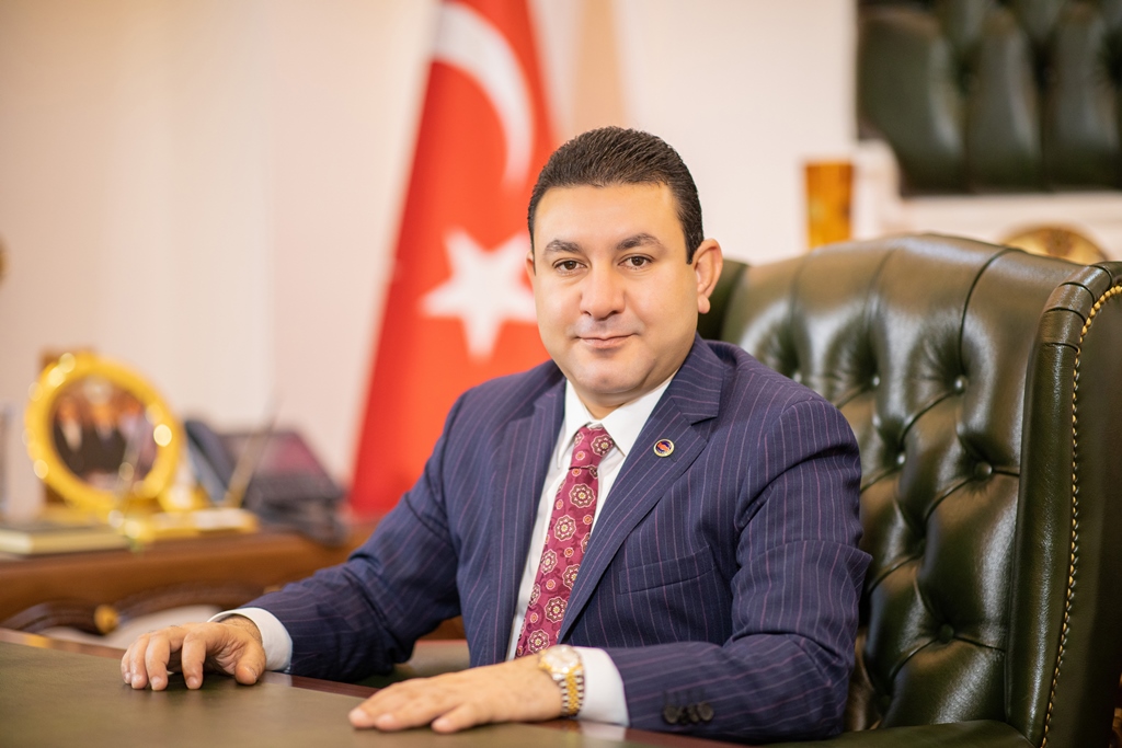 BAŞKAN ÖZYAVUZ; ASIRLAR BOYUNCA BU TOPRAKLARDA SÜRECEK OLAN BARIŞ MALAZGİRT ZAFERİ İLE ATILMIŞTIR