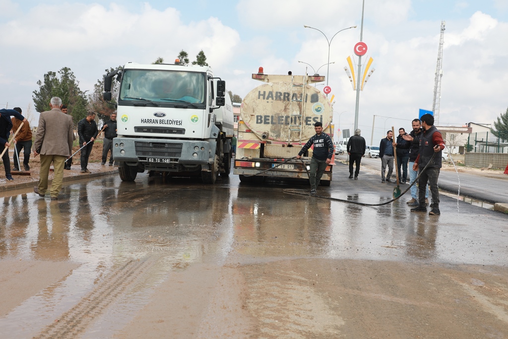 HARRAN’DA SEL FELAKETİNİN ARDINDAN TEMİZLİK ÇALIŞMALARI DEVAM EDİYOR